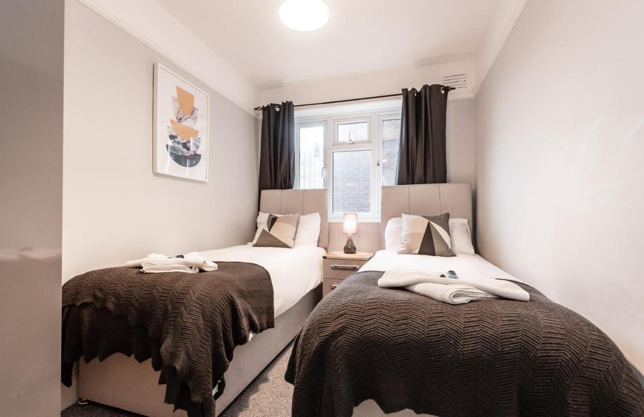 Best Price! Perfect Gunwharf Accommodation - 5 Single Beds Or Kingsize Free Parking Portsmouth Exterior photo