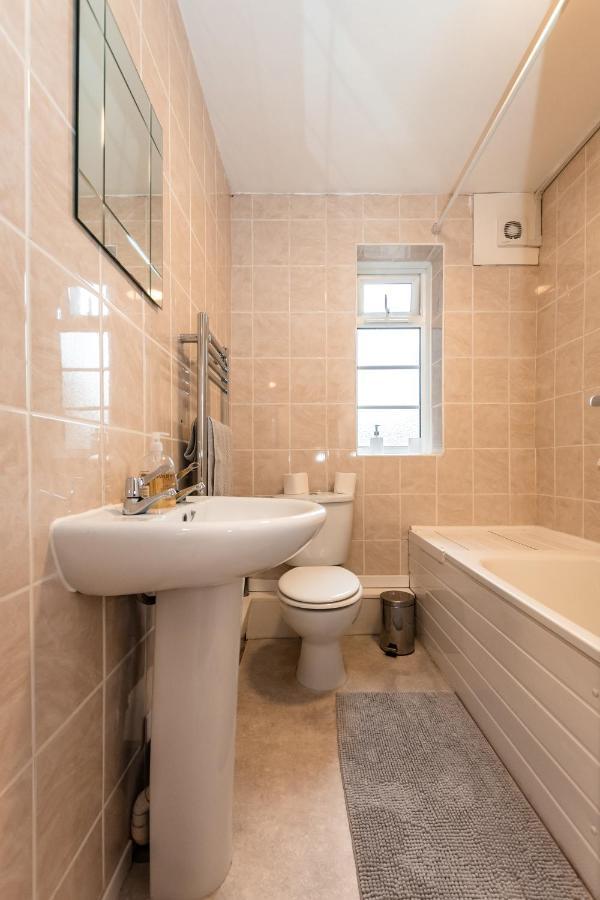 Best Price! Perfect Gunwharf Accommodation - 5 Single Beds Or Kingsize Free Parking Portsmouth Exterior photo