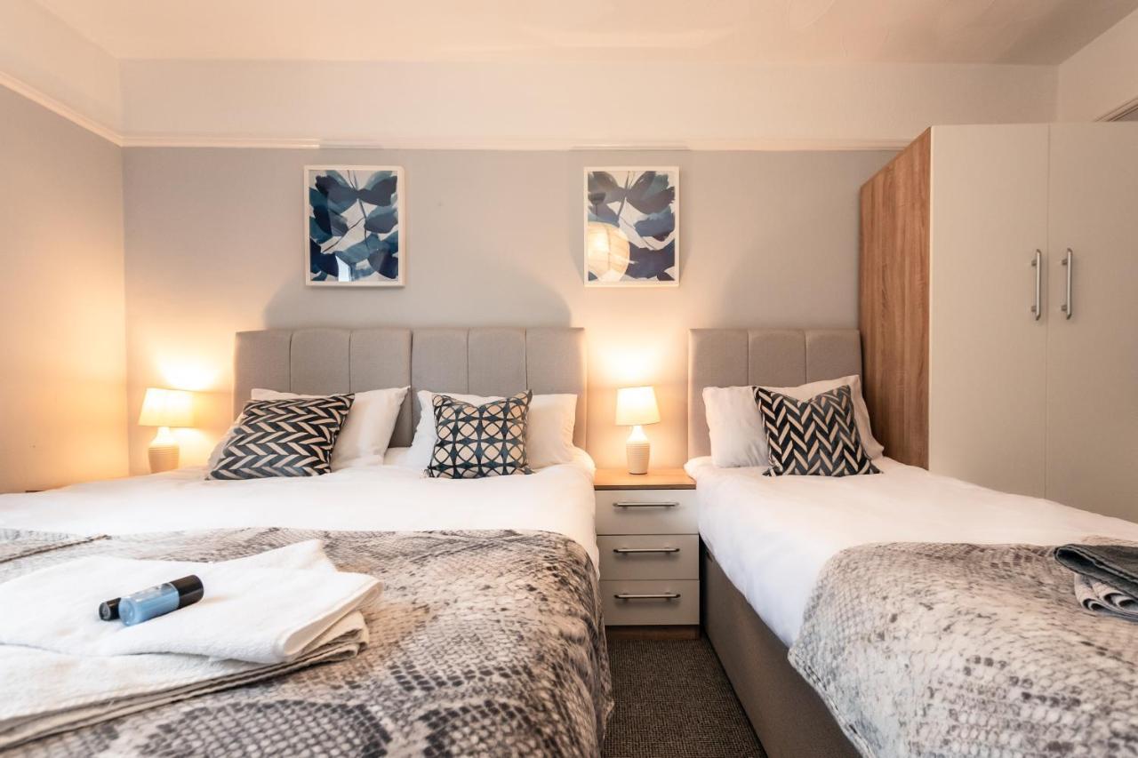 Best Price! Perfect Gunwharf Accommodation - 5 Single Beds Or Kingsize Free Parking Portsmouth Exterior photo