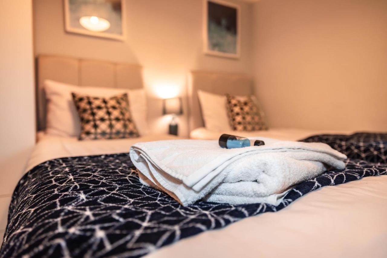 Best Price! Perfect Gunwharf Accommodation - 5 Single Beds Or Kingsize Free Parking Portsmouth Exterior photo