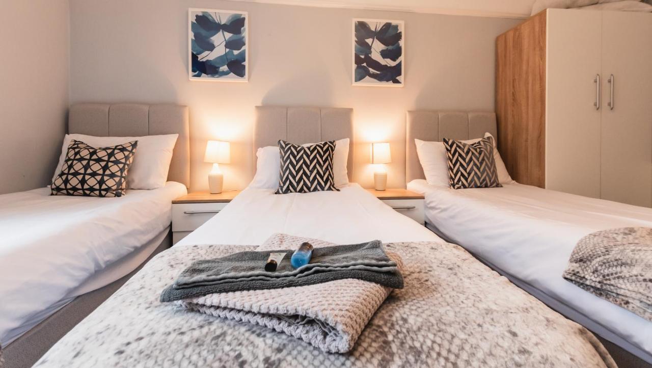Best Price! Perfect Gunwharf Accommodation - 5 Single Beds Or Kingsize Free Parking Portsmouth Exterior photo