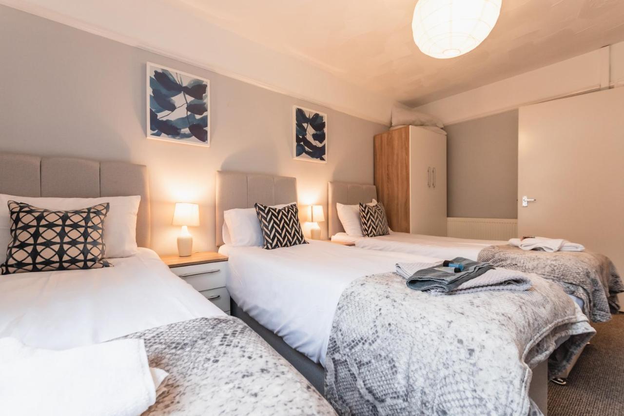 Best Price! Perfect Gunwharf Accommodation - 5 Single Beds Or Kingsize Free Parking Portsmouth Exterior photo