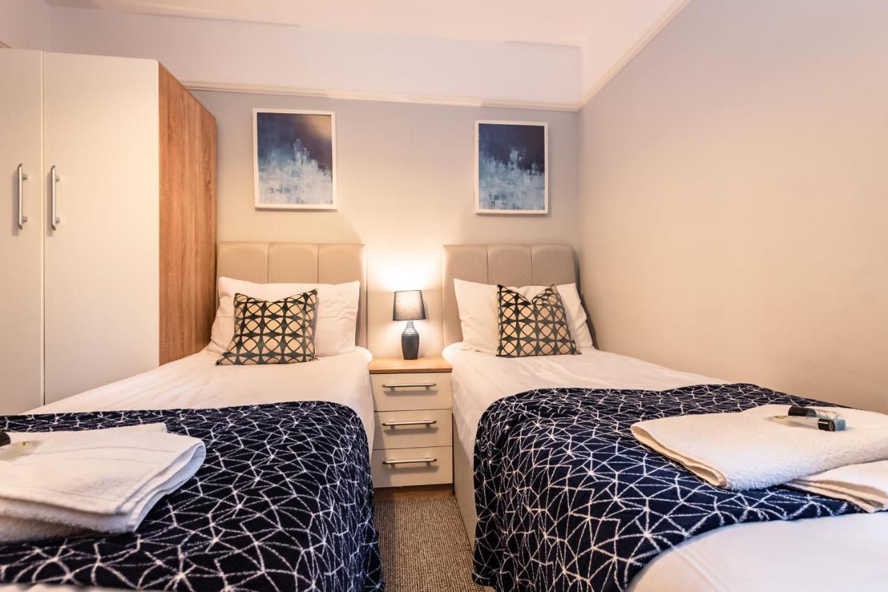 Best Price! Perfect Gunwharf Accommodation - 5 Single Beds Or Kingsize Free Parking Portsmouth Exterior photo