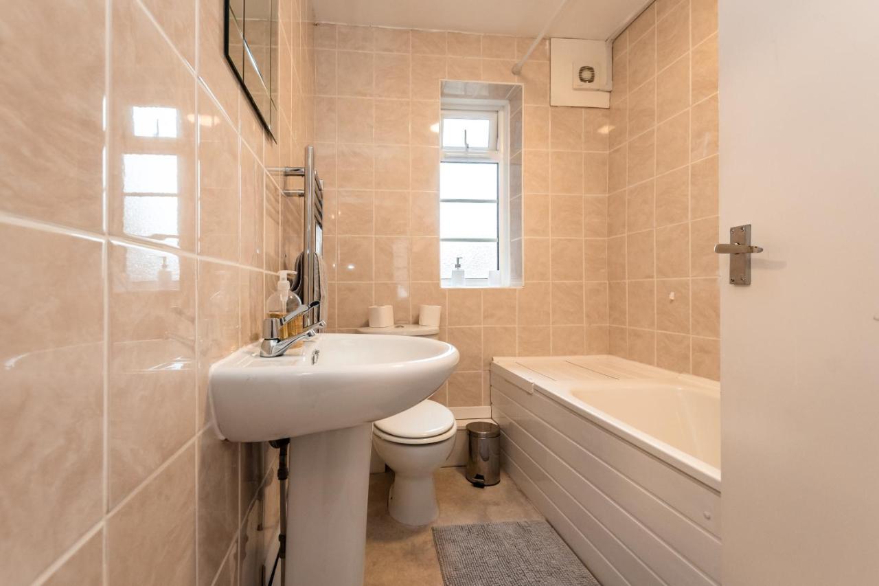 Best Price! Perfect Gunwharf Accommodation - 5 Single Beds Or Kingsize Free Parking Portsmouth Exterior photo