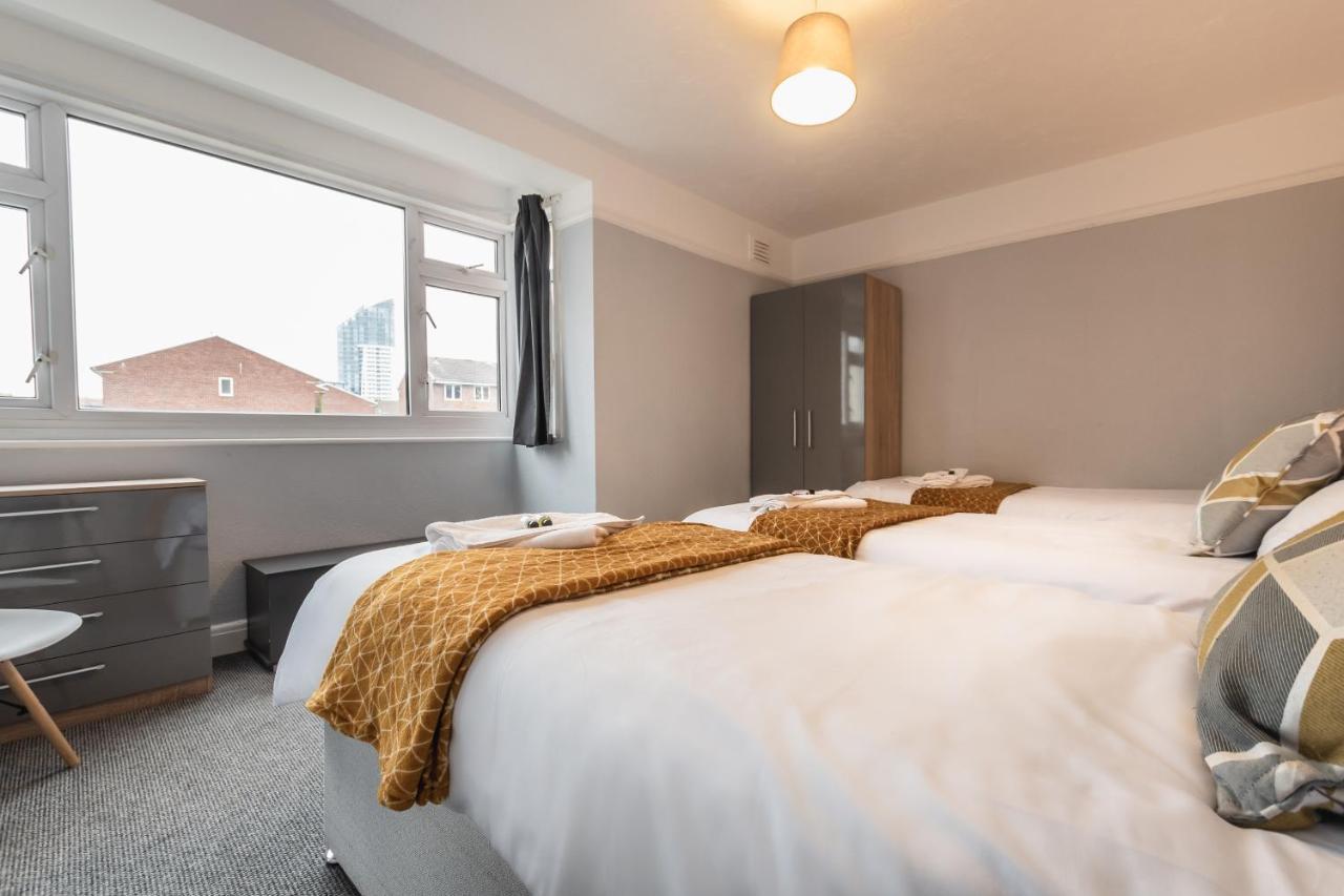 Best Price! Perfect Gunwharf Accommodation - 5 Single Beds Or Kingsize Free Parking Portsmouth Exterior photo